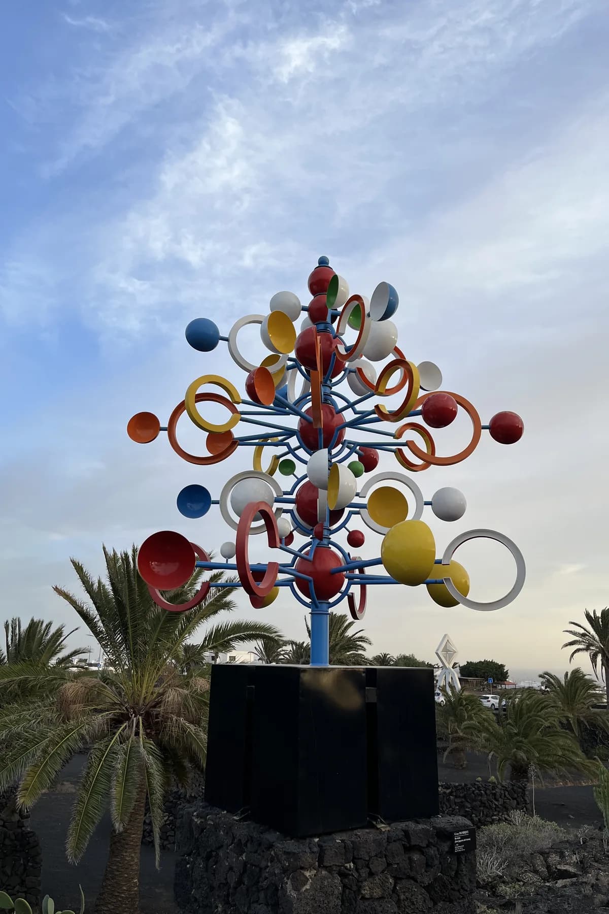 The wind that explains (almost) everything