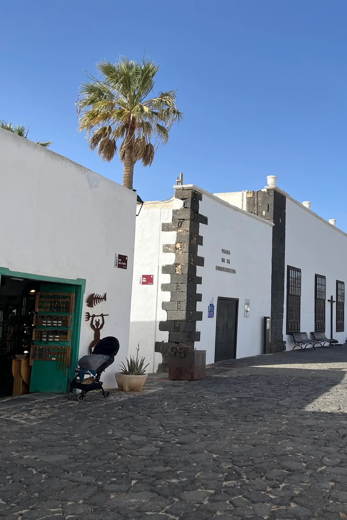 Teguise beyond the market: six centuries in white and basalt